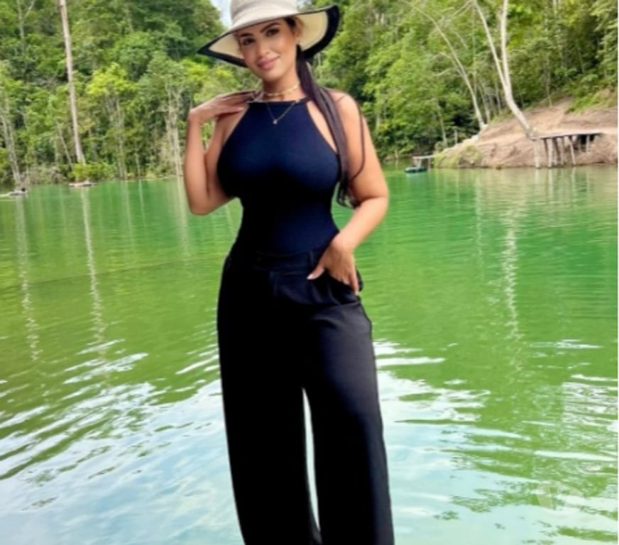 Escorts East London Canary Wharf - East London - Photos for 🖤 Latina Black Hair Glow ✨