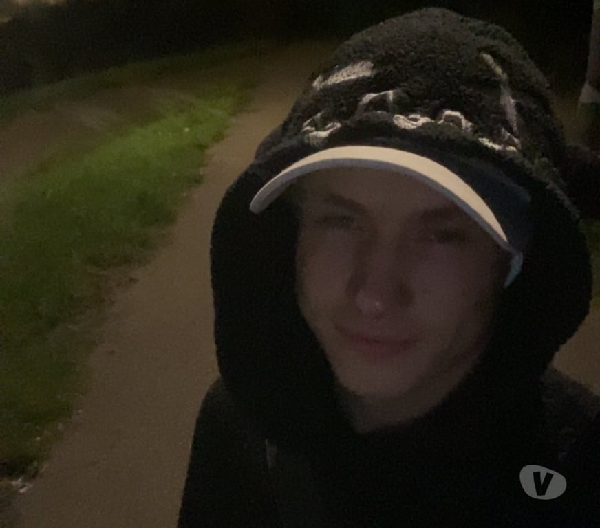 Escorts East London Havering - Photos for Bored seb looking for fun🤪