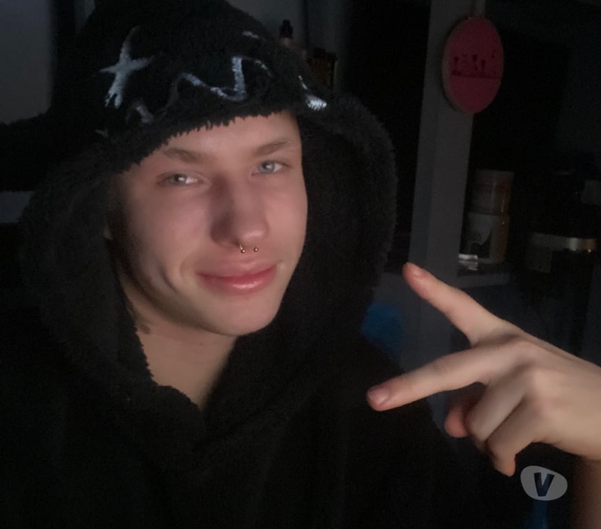 Escorts East London Havering - Photos for Bored seb looking for fun🤪