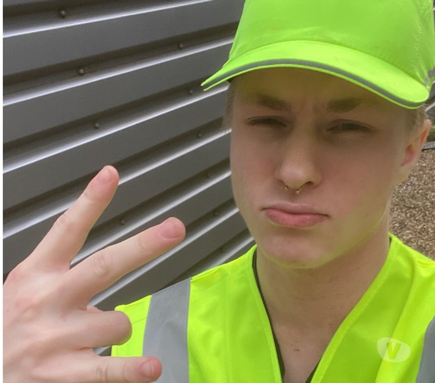 Escorts East London Havering - Photos for Bored seb looking for fun🤪