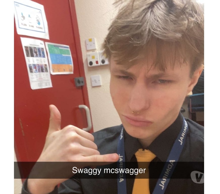 Escorts East London Havering - Photos for Bored seb looking for fun🤪