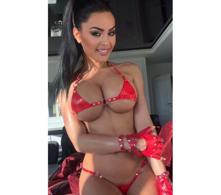 Escorts Cheshire West and Chester Chester - Cheshire West and Chester - Photos for STUNNING LISE💥EXCLUSIVE IN CHESTER💙italian girl