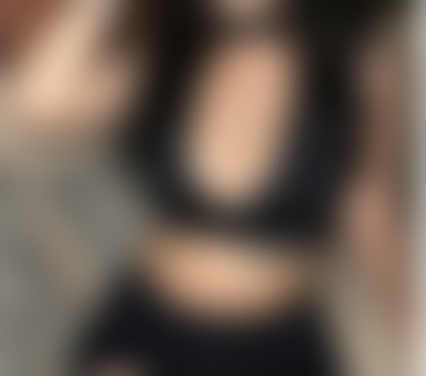 Hot and elegant girl available here 🤩