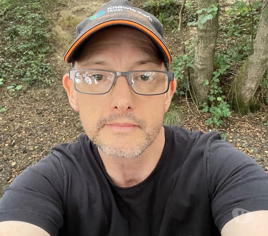 Local Swingers Surrey Waverley - Photos for A bi single guy is looking to experience and explore bi ways