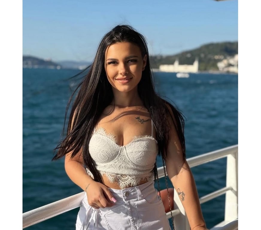 Escorts Hampshire Southampton - Photos for Lori – Natural Charm & Soft Seduction