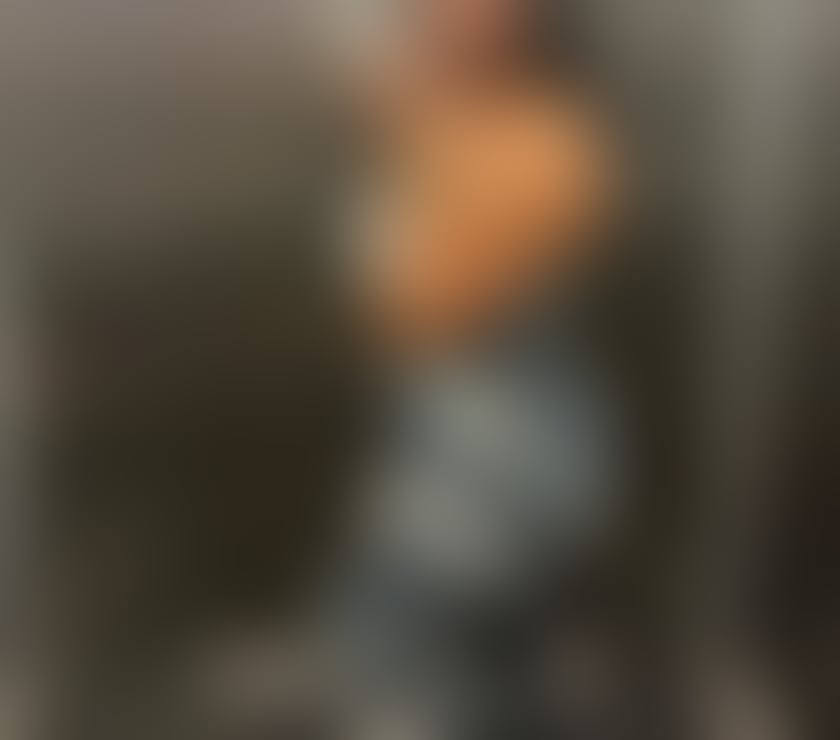 Hello gentleman available for weekend