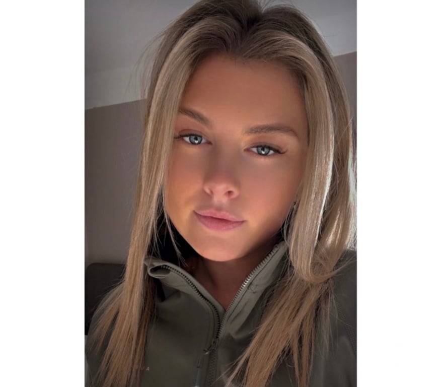 Escorts Staffordshire Stoke-on-Trent - Photos for Friendly, Fun & Easy to Talk To