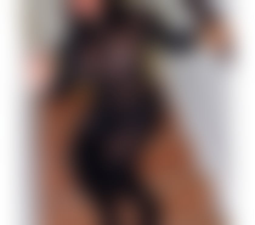 MATURE LADY 42 yrs LATEXLOVER