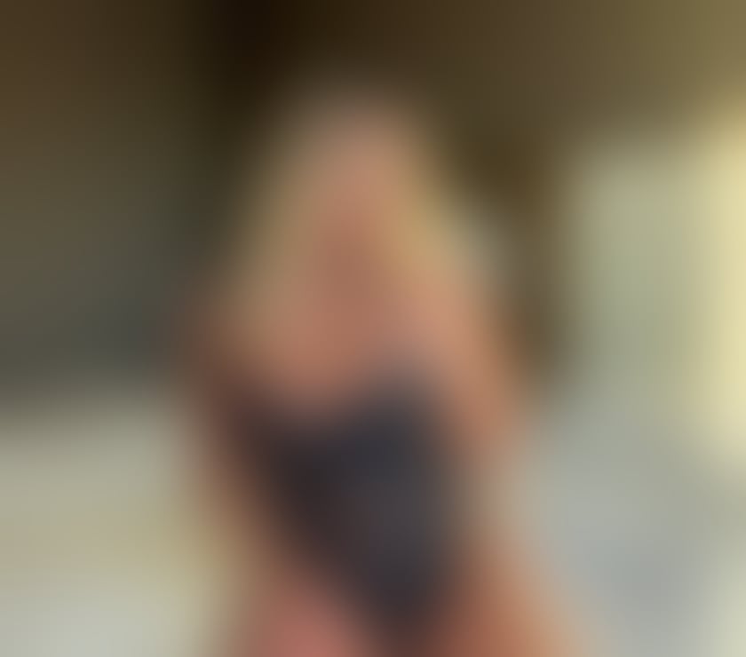 HOT blonde🔥Only 1 week. New here