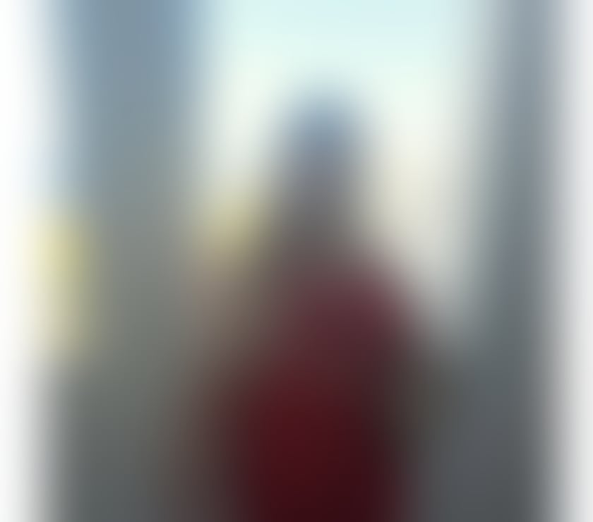 BRITISH BLONDE OMBSHELL IN EAST LONDON