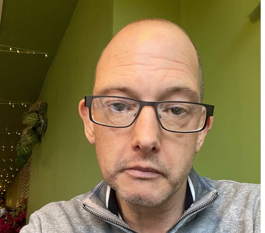 Local Swingers Surrey Waverley - Photos for A bi single guy is looking to experience and explore bi ways