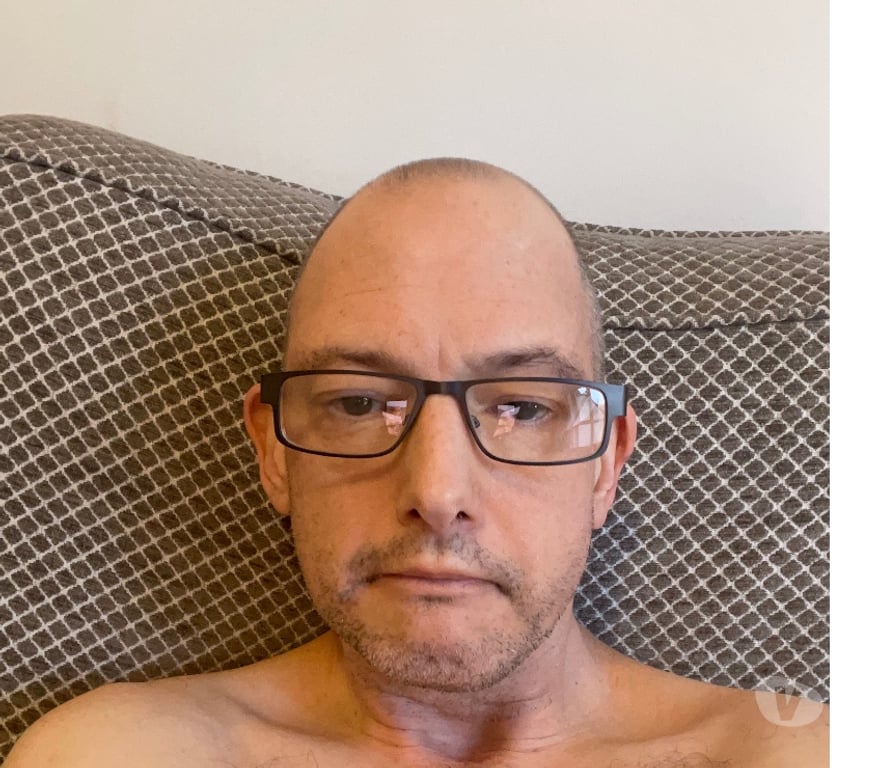 Local Swingers Surrey Waverley - Photos for A bi single guy is looking to experience and explore bi ways