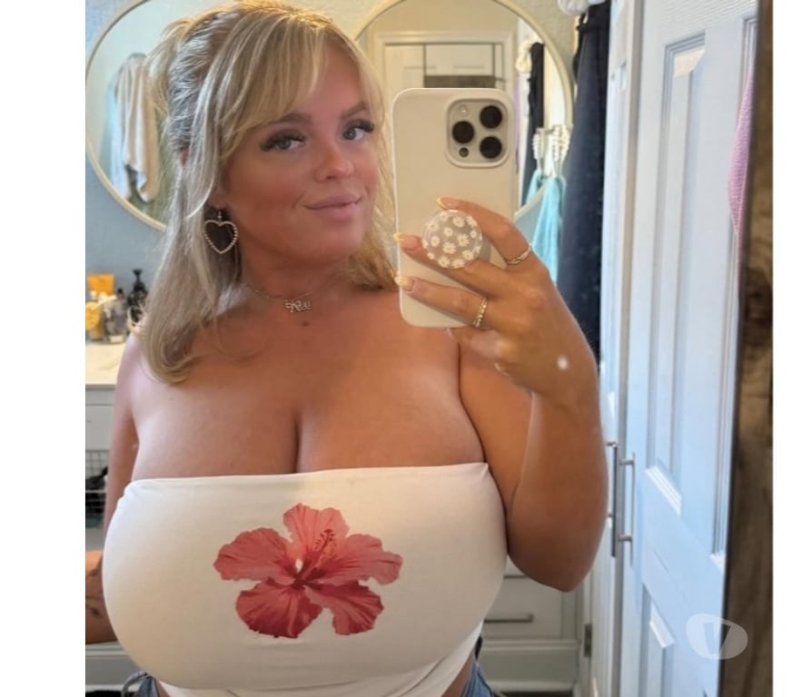 Escorts Leicestershire Leicester - Photos for Hello I'm Emma 😊 for 5 days 😘huge titss LE35