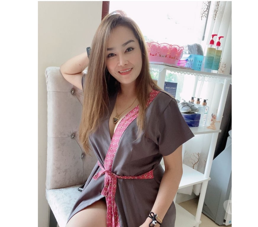 Escorts Gloucestershire Cheltenham - Photos for Emmie professional Thai Massage And Body To Body😘