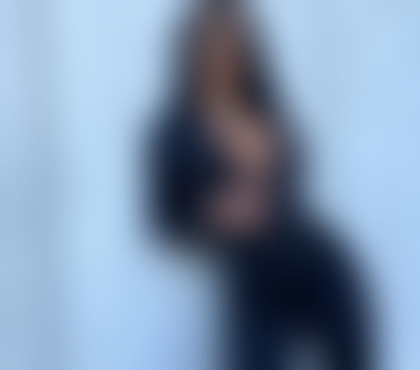 ELEGANT BRUNETTE WITH SOFT TOUCH 🖤