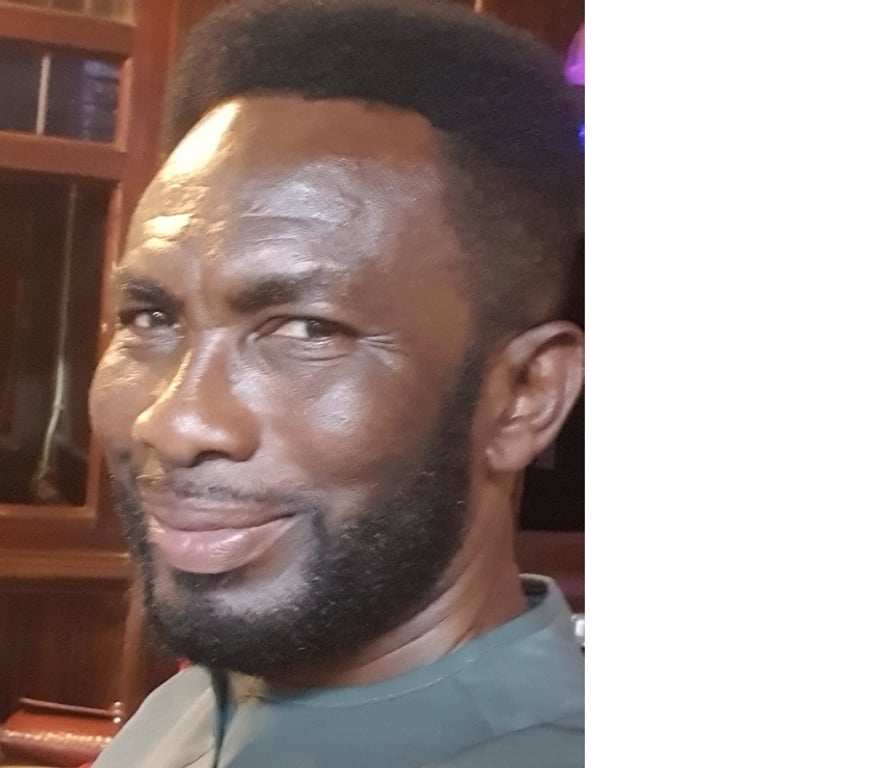 adult personals Barnet Edgware Station - Barnet - Photos for I'm looking for a woman to have some fun