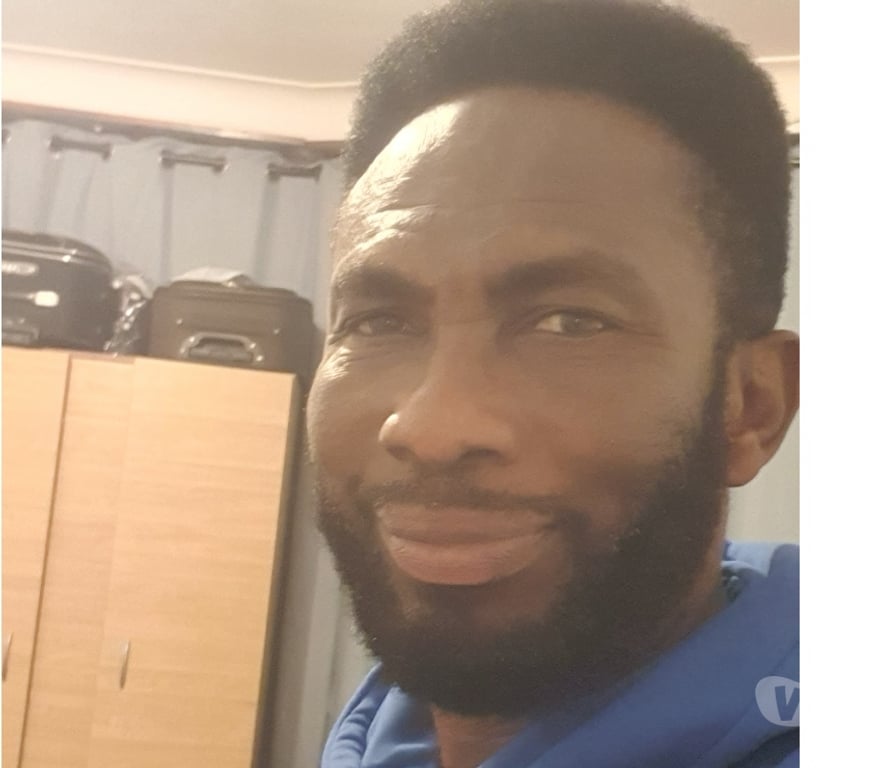 adult personals Barnet Edgware Station - Barnet - Photos for Genuine man seeking intimate connection