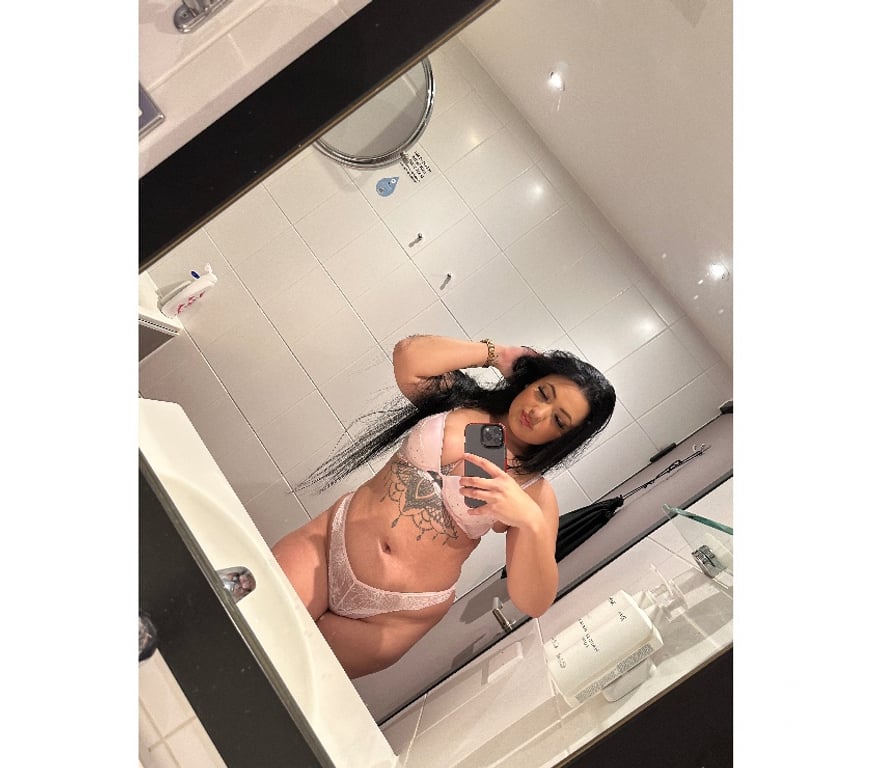 Escorts West London Hounslow - Photos for Amira23 Full GFE😘