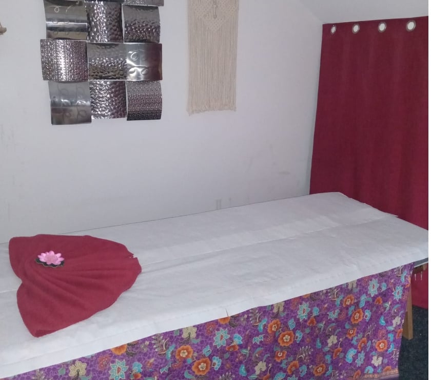 Escorts Staffordshire Staffordshire Moorlands - Photos for Hot oils relexing massage