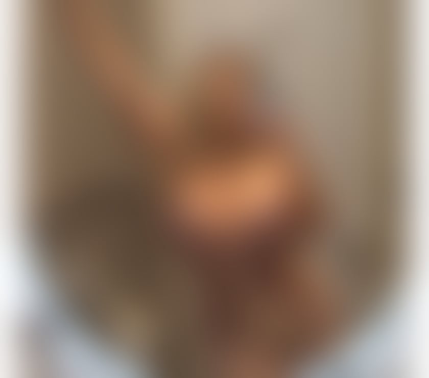 Escorts Romford Havering - Photos for Deea More details on WhatsApp