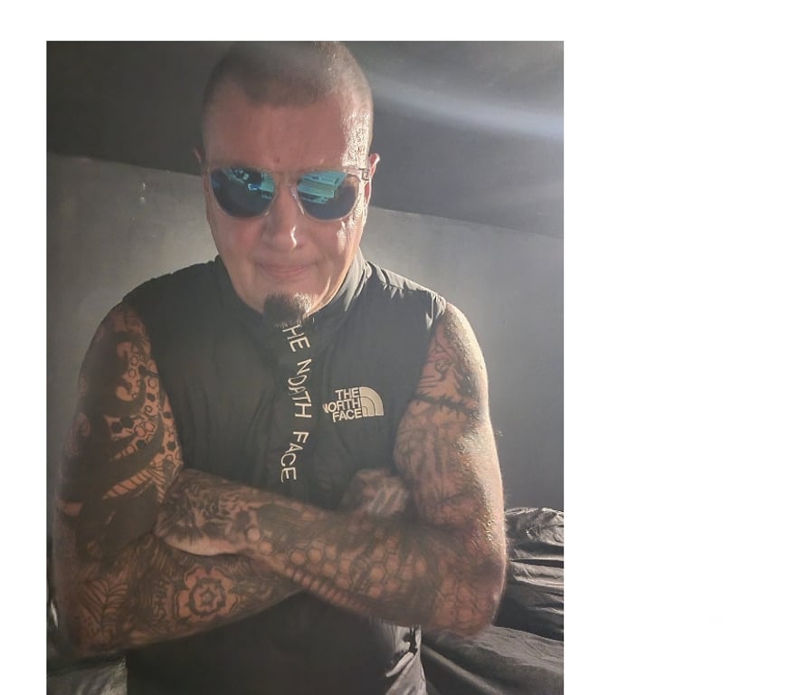 adult personals West Yorkshire Leeds - Photos for MATURE MALE SEEKING NAUGHTY FEMALE FUN