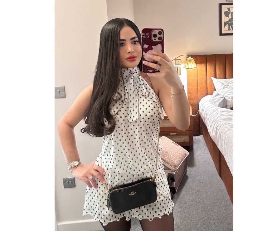 Escorts East London Gants Hill Station - East London - Photos for Brunette Party Girl Brazilian Model Vanessa