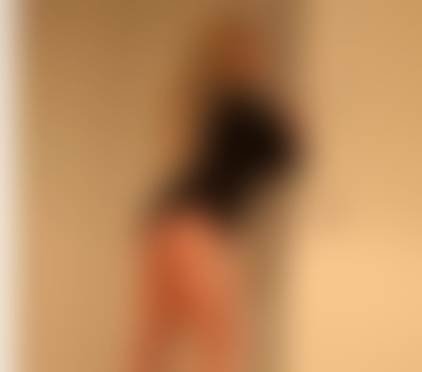 Blonde Gabriella curvy model best party choice 🥳