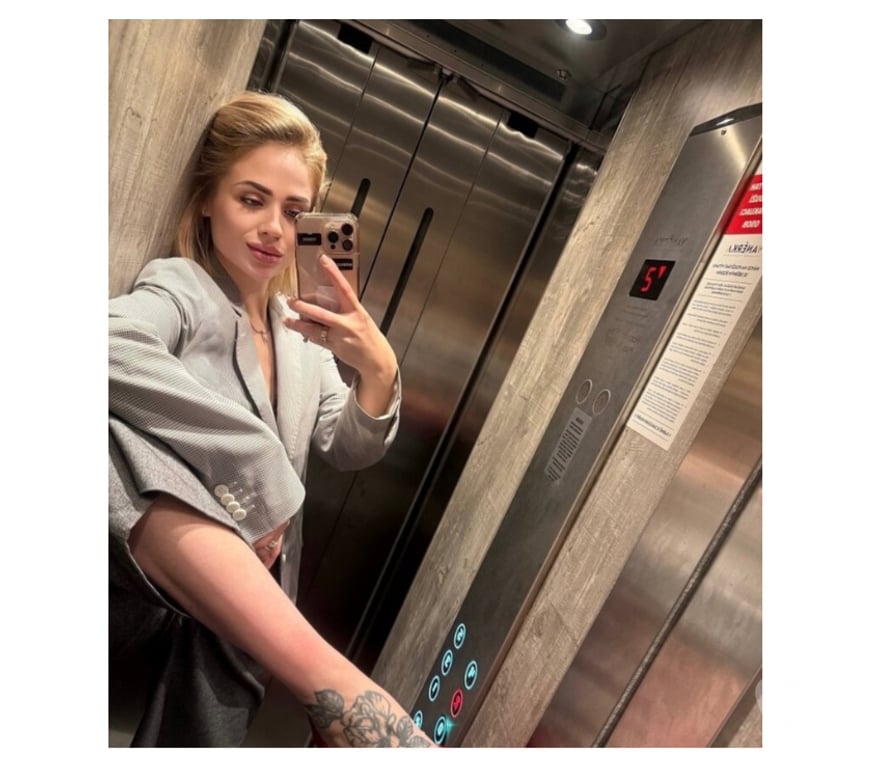 Escorts Hertfordshire North Hertfordshire - Photos for BLONDE BOMBSHELL-PARTY WOMAN