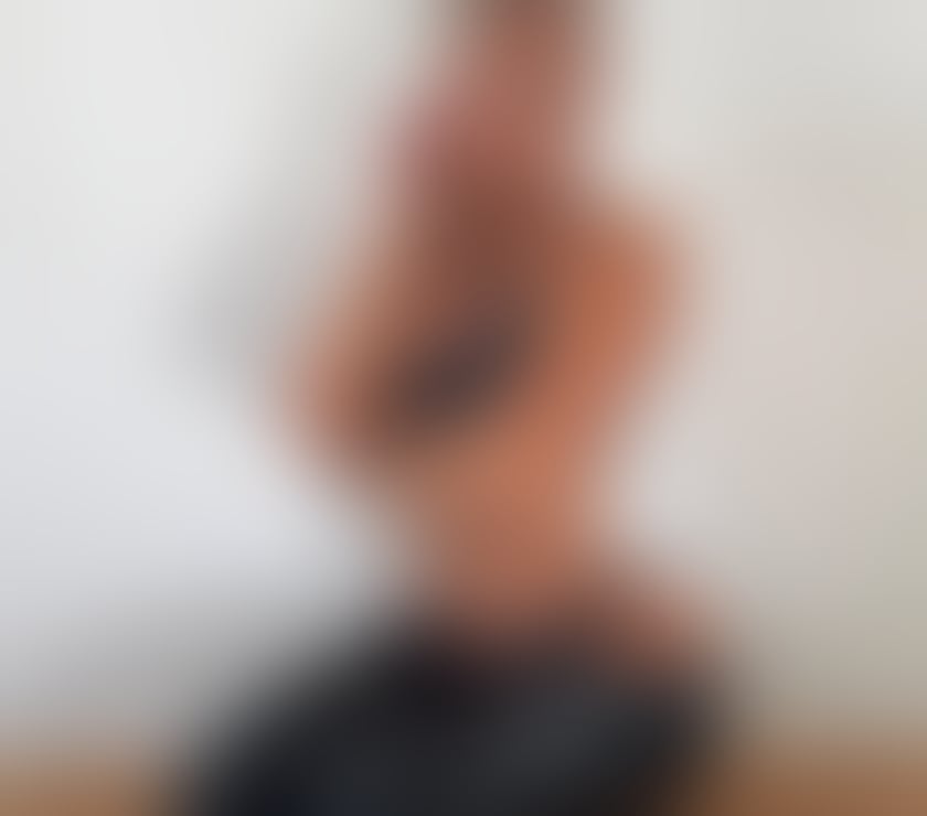 Hiya I’m Zoe just pop in for one nite leaving Sunday x