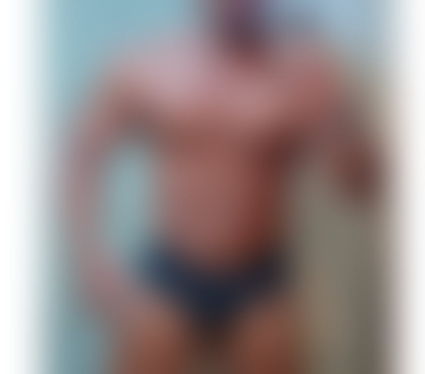 dark-skinned horse, big massage, full service available