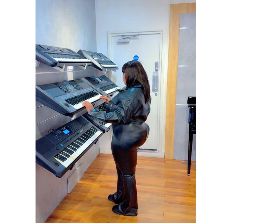 Escorts West Midlands Wolverhampton - Photos for African Escort massage and good service.