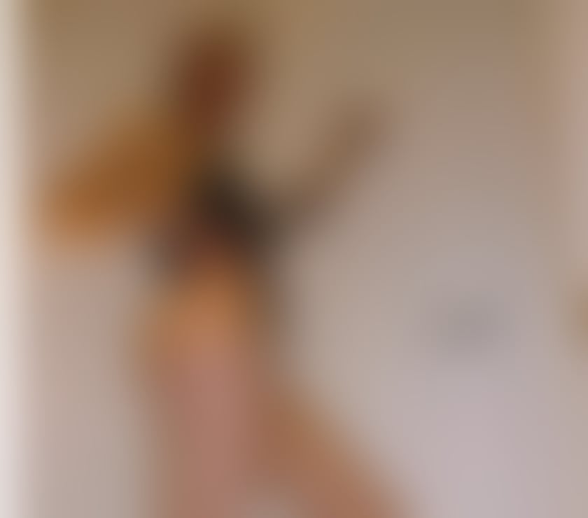 Escorts Hertfordshire Dacorum - Photos for Relaxing and Revitalising Massage by English Sadie!