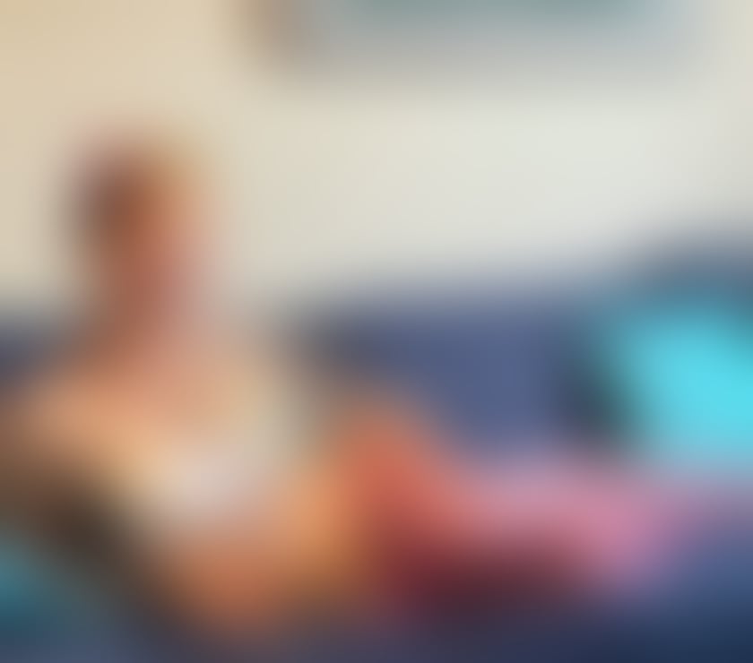 Escorts Hertfordshire Dacorum - Photos for Relaxing and Revitalising Massage by English Sadie!