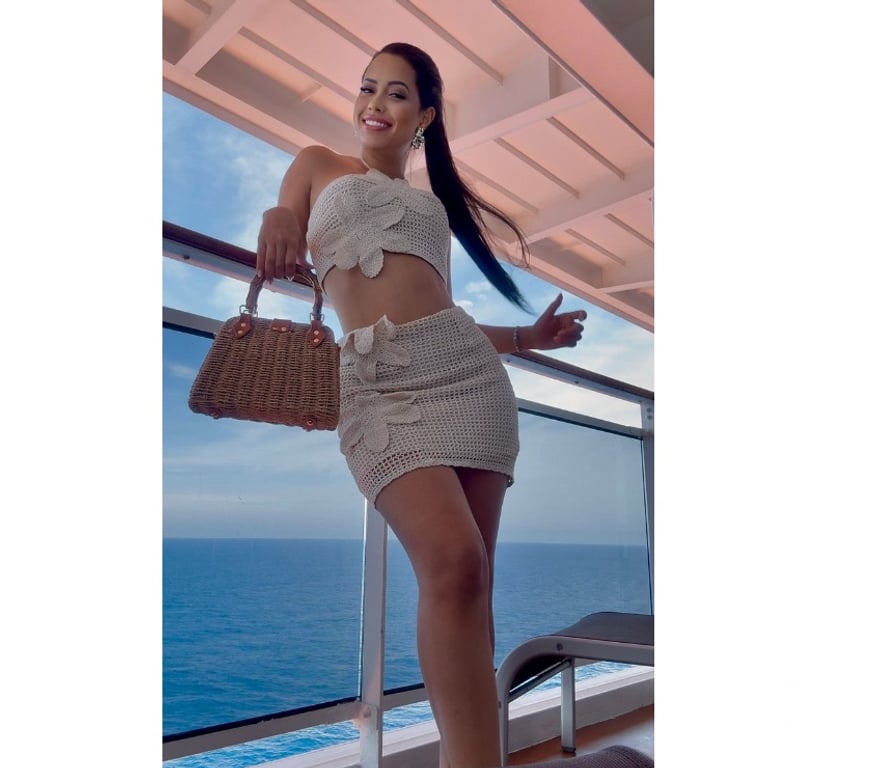 Escorts East London Canary Wharf Station - East London - Photos for 🔅 Tanned Natural Beauty Brazilian Party Girl Vicky 🔅