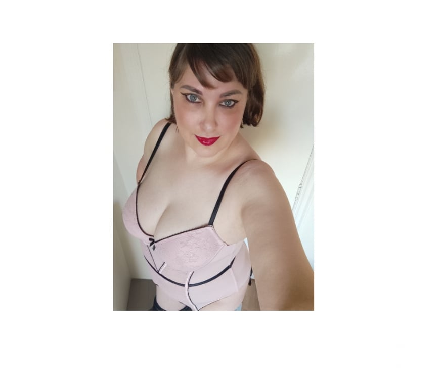Escorts North West London Willesden Green - North West London - Photos for Charming Anne NEW FRIENDLY BEAUTIFUL LADY HERE 🥰