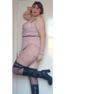 Escorts Willesden Green North West London - Photos for Charming Anne NEW FRIENDLY BEAUTIFUL LADY HERE 🥰