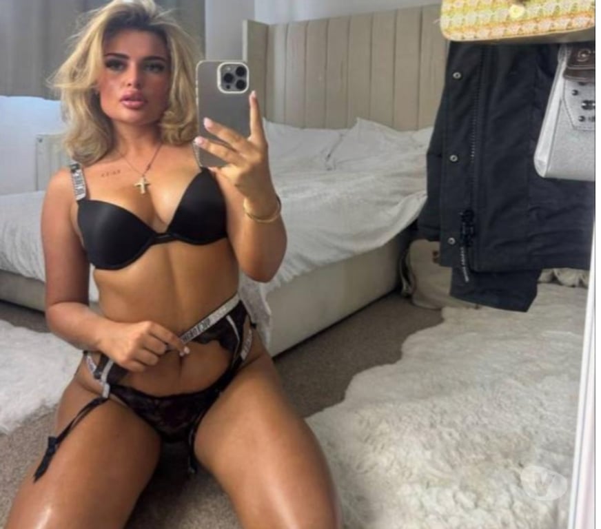 Escorts West Yorkshire Kirklees - Photos for 22 British Sexy Slut WhatsApp Me Baby💋