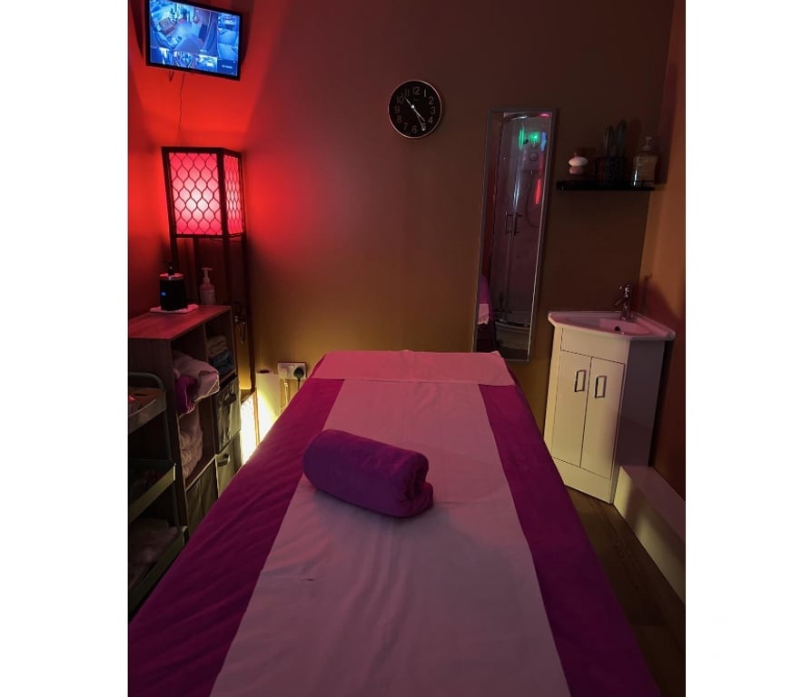 Escorts North London Southgate - North London - Photos for Soothing touch & soft hand Massages xx