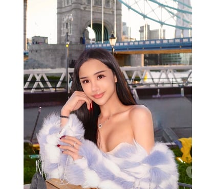 Transsexual Paddington (H&C Line) Station West London - Photos for Trans Model NANA