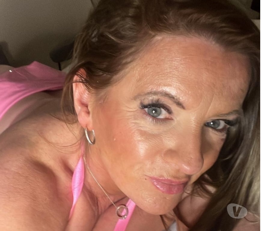 Adult Entertainment West Midlands Birmingham - Photos for Hot Busty MILF - online only