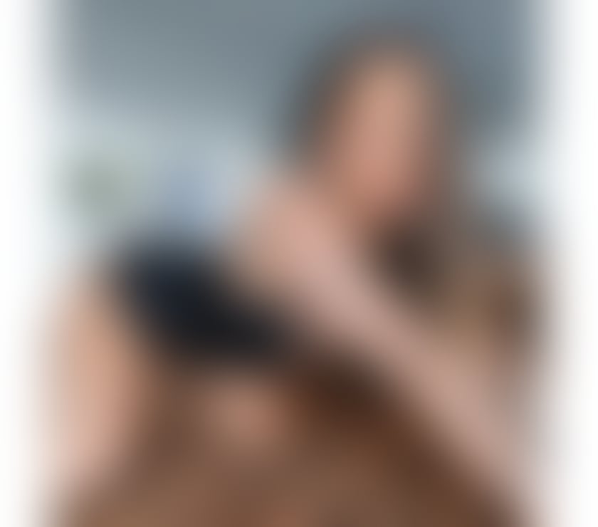 Photos for LUNA FULL PARTY 🥂 24HR🥵HORNY AND WET 💦😋