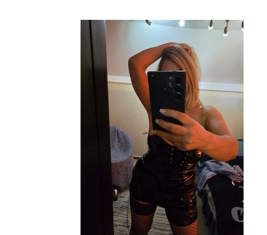 Escorts Hampshire Rushmoor - Photos for Massage and Strap-on