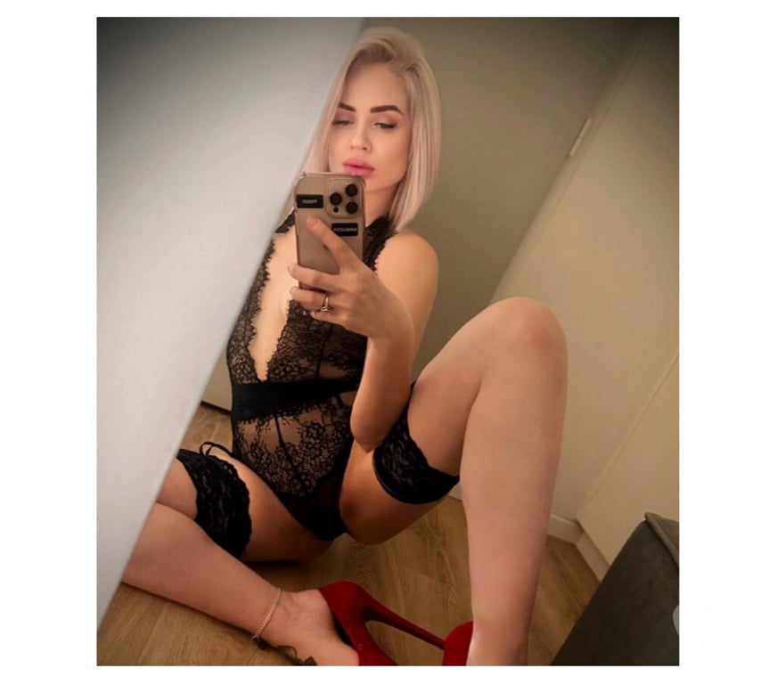 Escorts Derbyshire High Peak - Photos for BLONDE BOMBSHELL-PARTY WOMAN