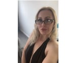 Mature blonde Queen