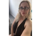 Mature blonde Queen