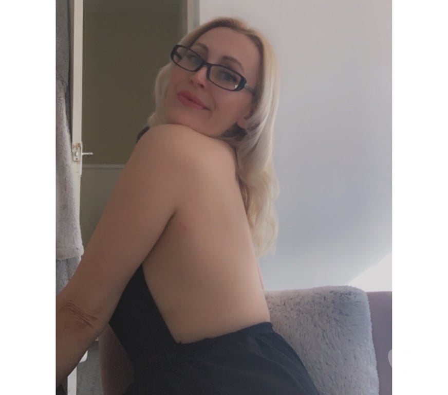 Adult Entertainment Shropshire Telford and Wrekin - Photos for Mature blonde Queen