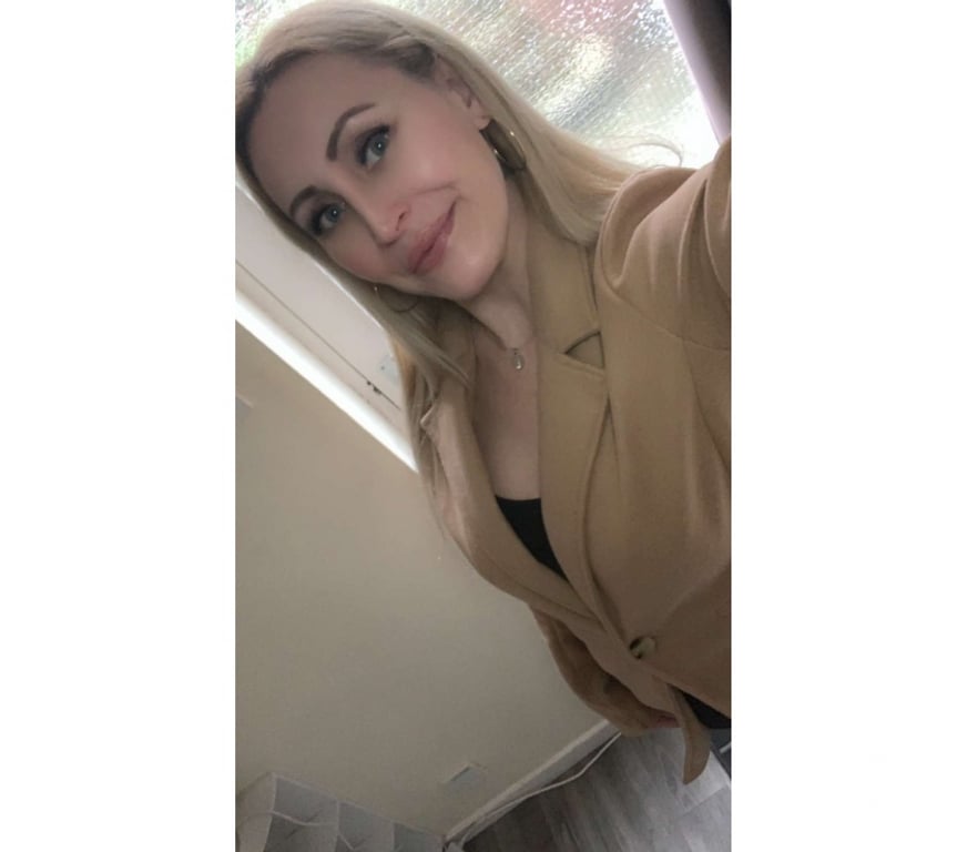 Adult Entertainment Shropshire Telford and Wrekin - Photos for Mature blonde Queen