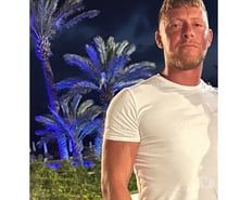 Muscular Dom Daddy 💪🏻 Ready for 1-1 private calls 🎥