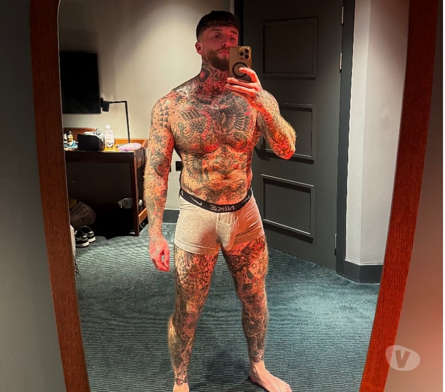 Gay massage Greater Manchester Manchester - Photos for Tattooed Athletic Male - North West