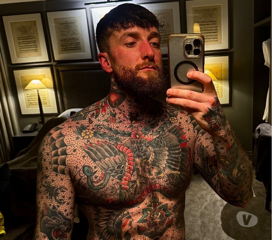  Gay massage Greater Manchester Manchester - Photos for Tattooed Athletic Male - North West